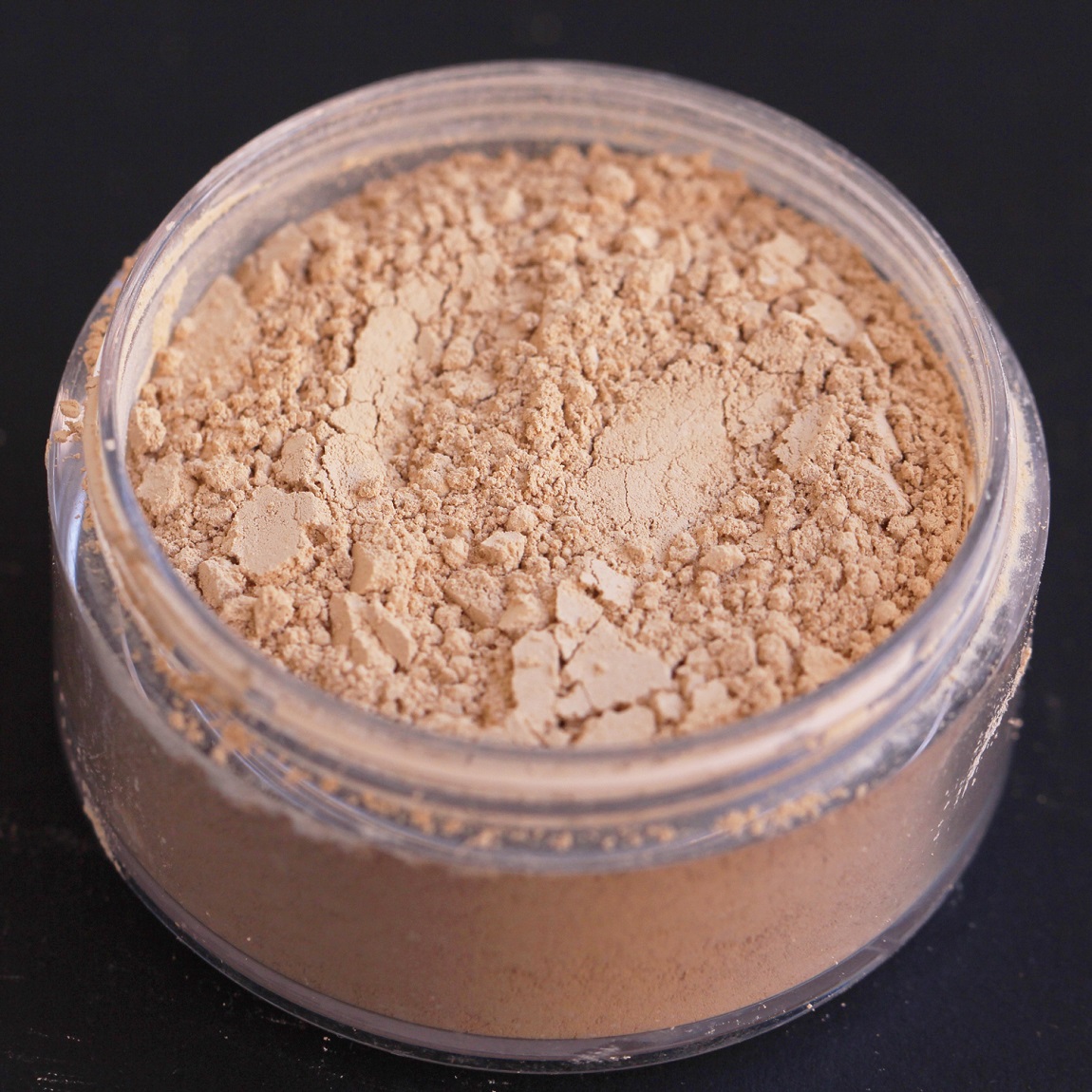 The lightness of the High Coverage mineral foundation.
